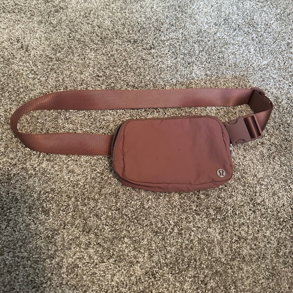 Lululemon fanny pack